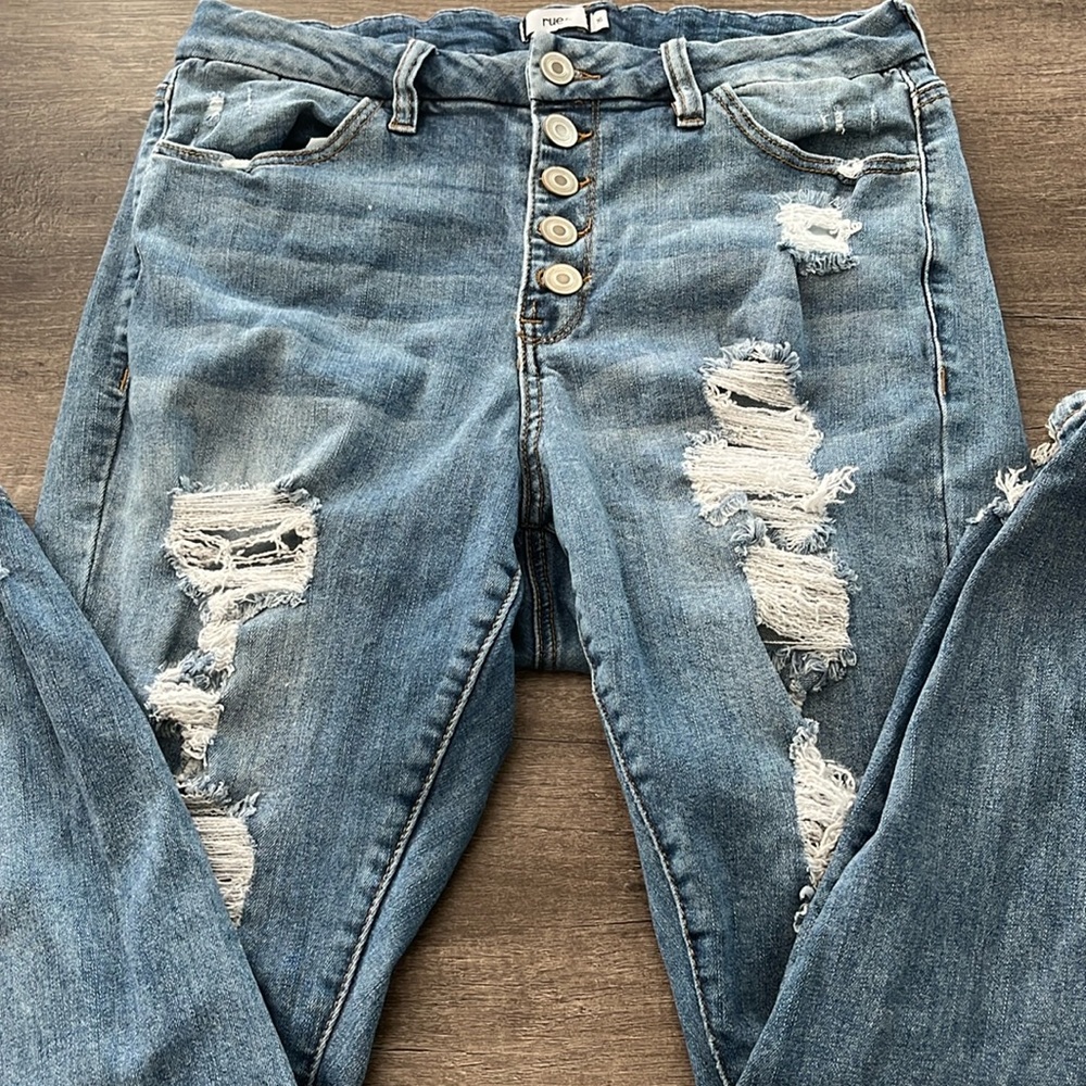 ripped skinny jeans